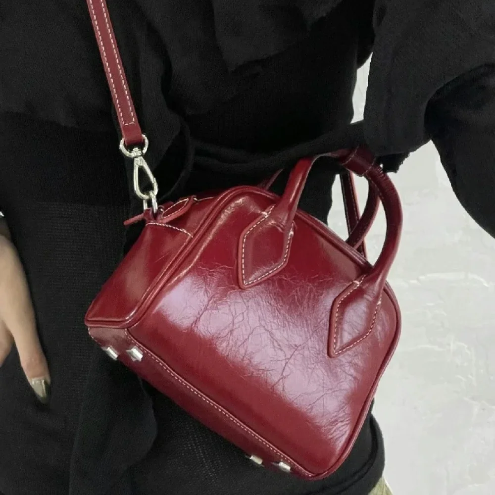 Women's Shoulder Handheld Diagonal Cross Bag Versatile Commuter Red Leather Luxury Bags Simple Zippers Versatile Handbags