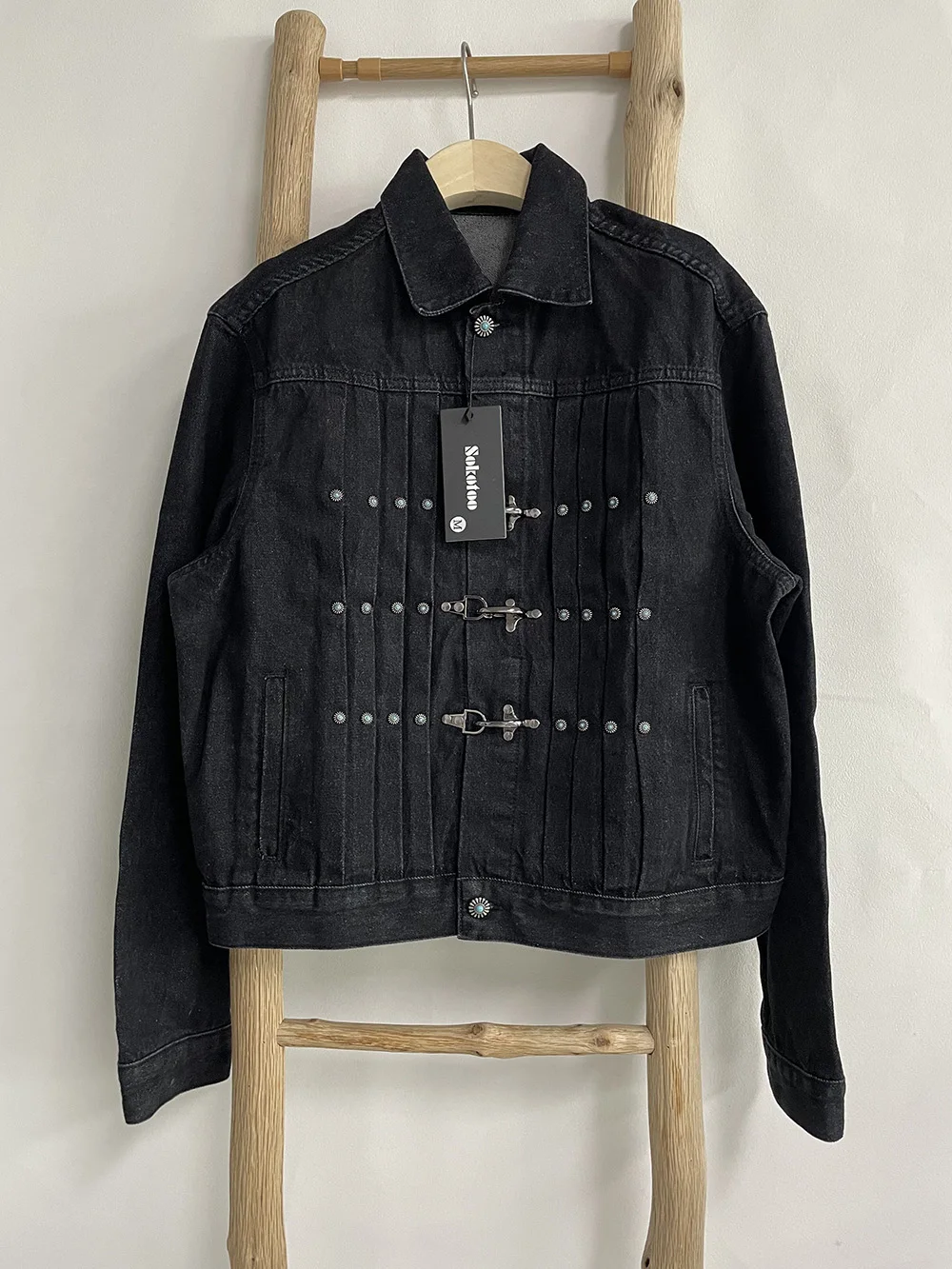 Herren Vintage-Jeansjacke mit Flugzeug-Schnalle, Türkis-Knopf-Mantel, lässige amerikanische Retro-Streetwear, schwarze kurze Oberbekleidung – Detail 3