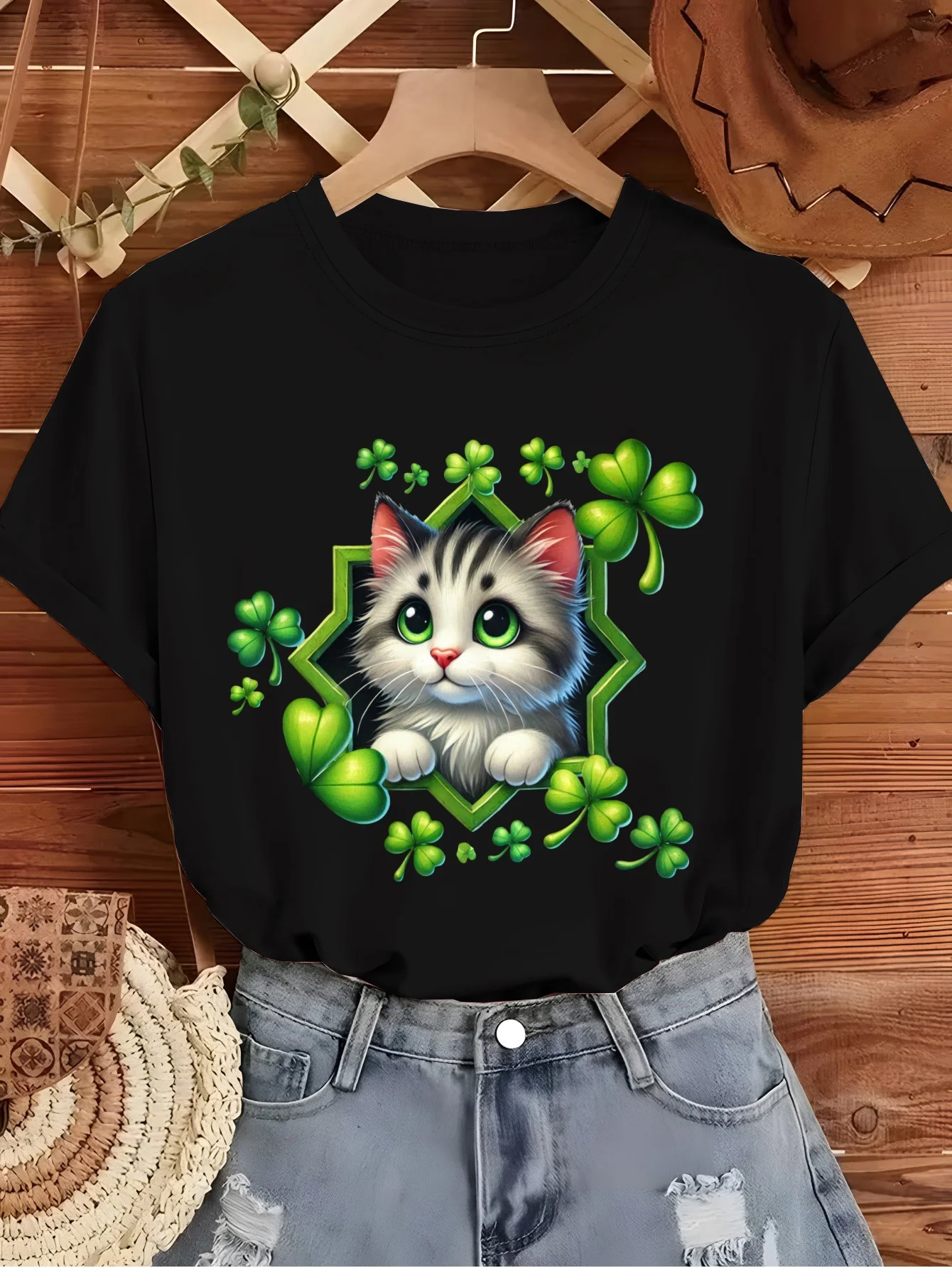 [Top Selling St. Patrick] Star Frame Cat Illustration Printed T-shirt with Tabby Cat and Clover Design, Casual and Trendy Top