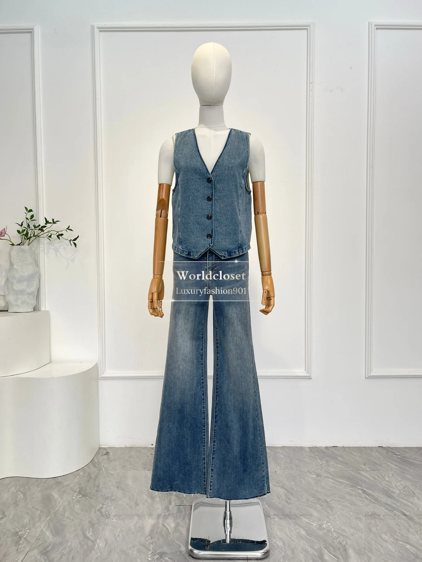 

2026 New Arrival Blue Denim Sleeveless Two-Piece Set – Vest Top & Pants