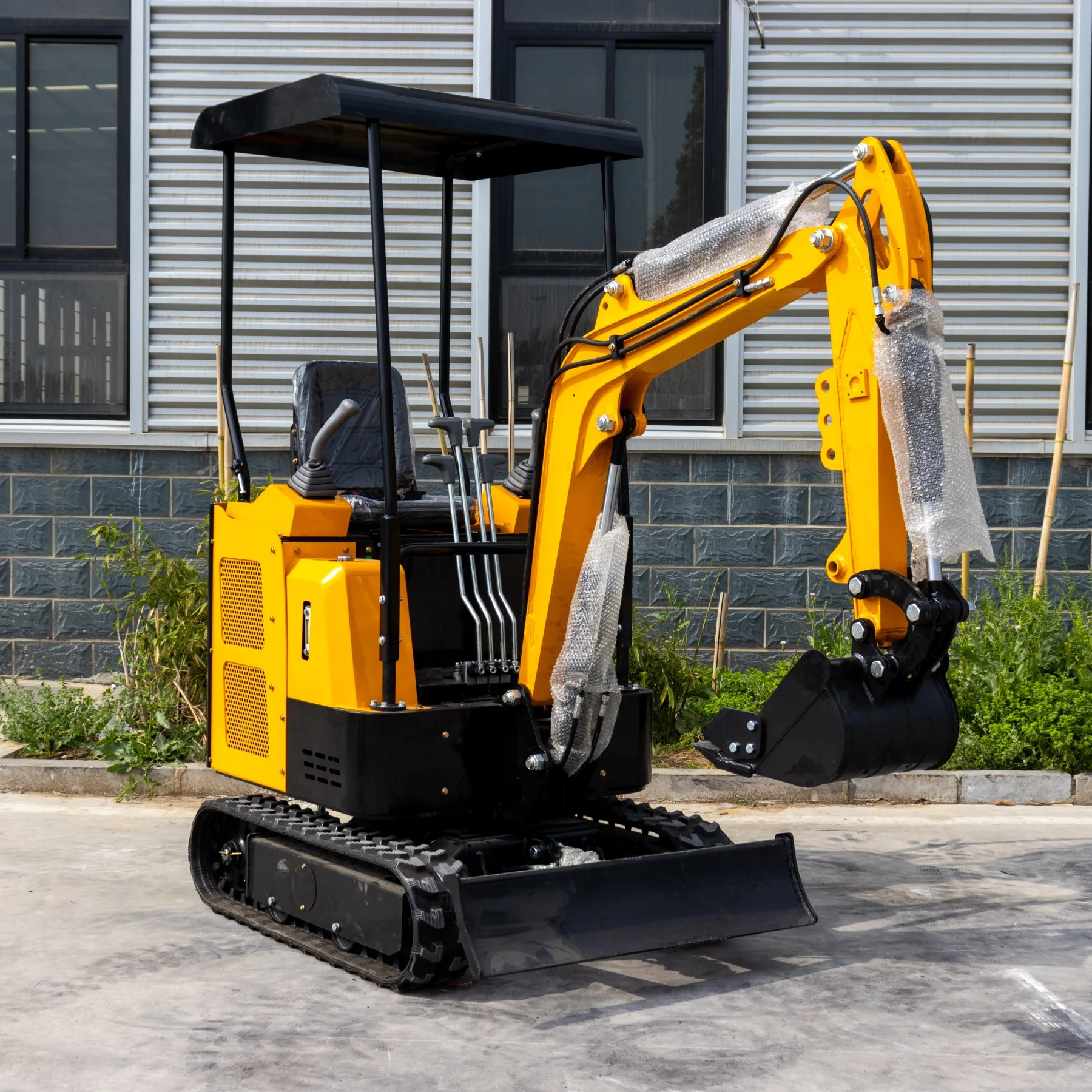 2.5 Ton Mini Hydraulic Crawler Excavator Earthmoving Machinery with New Price Core Component Engine