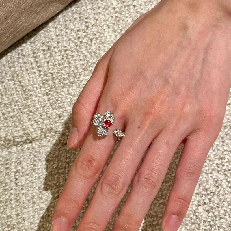 Light luxury high-end rose red flower sparkling diamond ring fashion style gorgeous charms rings for women couple style jewelry