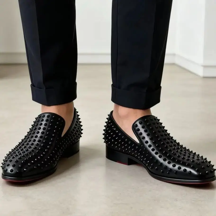 

Red Sole Black Rivets Leather Mens Square Toe Luxury Casual Shoes Male Banquet Wedding Groom Fashion Pumps Oxfords New Loafers