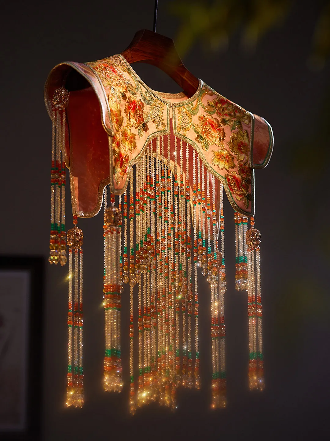 New traditional culture cloud shoulder, heavy handmade super long fringed vest