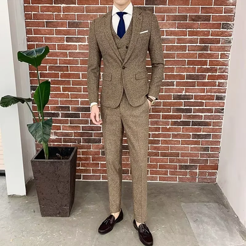 ชุดสูทผู้ชายคุณภาพสูง ทรงเข้ารูป แฟชั่นสำหรับงานเลี้ยง งานแต่งงาน กระดุมเดี่ยว (เสื้อสูท+เสื้อกั๊ก+กางเกง) สไตล์ธุรกิจ หล่อ เท่  รับตัดตามสั่ง ชุดลำลอง