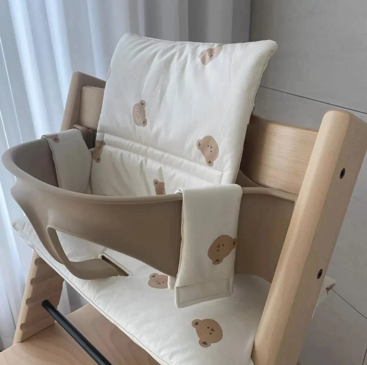 Cuscino per sedia da pranzo per bambini autunno e inverno uscire cuscino integrato antiscivolo portatile accessori per sedie per la crescita del bambino