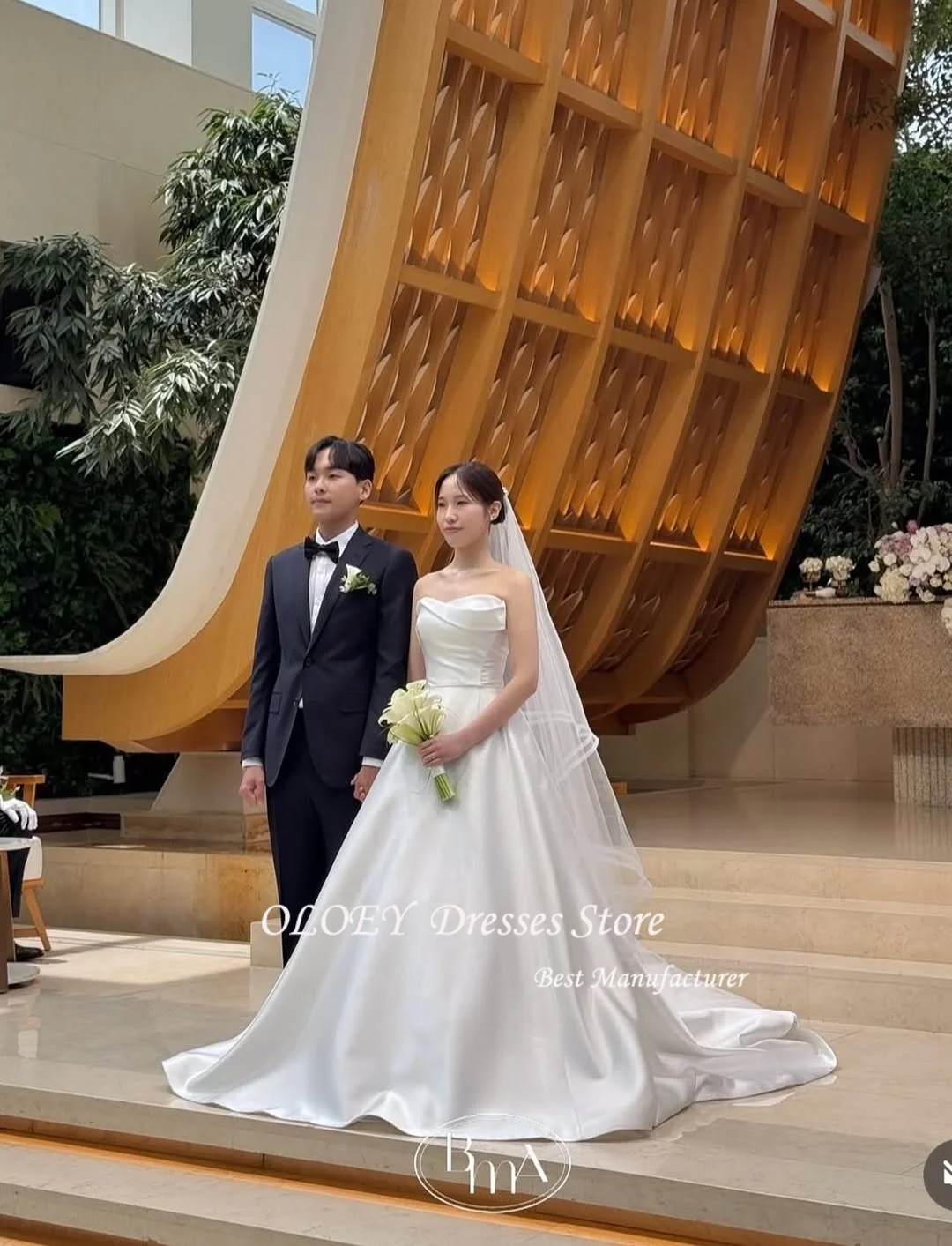 OLOEY Simple A Line Wedding Dress Korea Photoshoot Thick Satin Strapless Bridal Gown Princess Pleats Custom Bridal Dresses