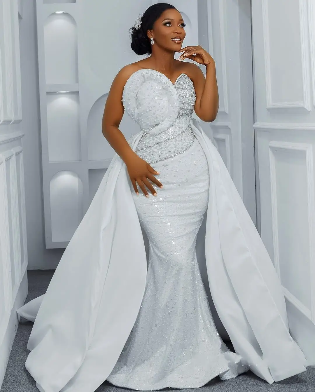 

Customized Sweetheart Sparkly Pearls Beads Modest Bridal Dresses with Detachable Train Robe De Mariée Princess Bridal Gowns