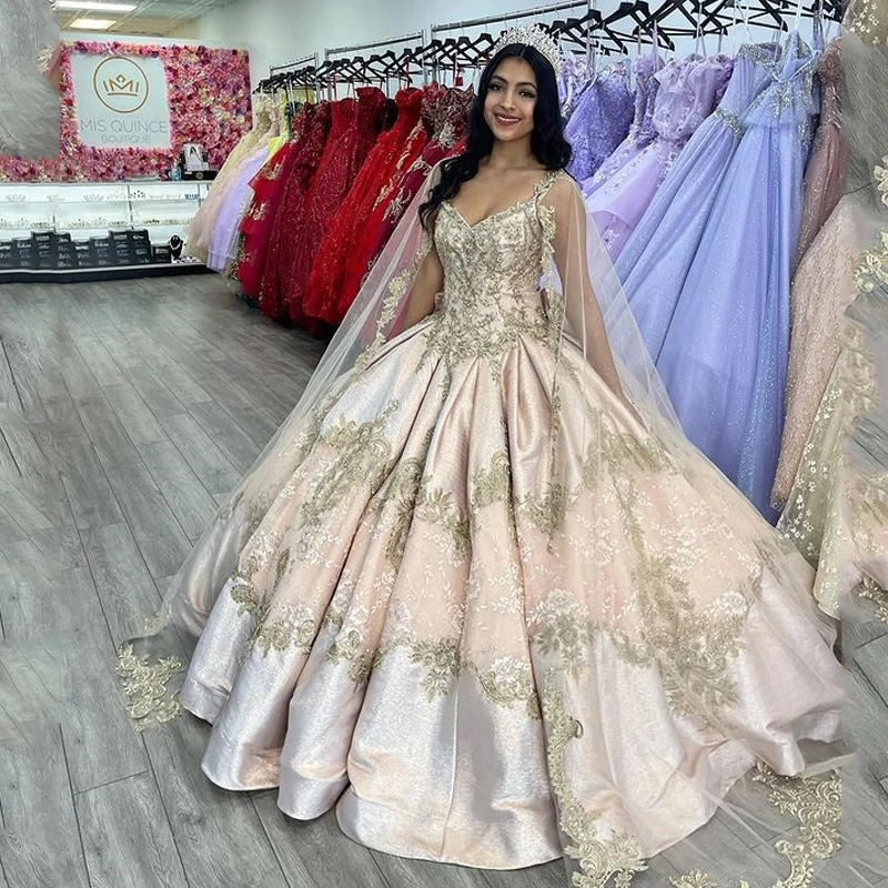 

Champagne Quinceanera Dresses Mexican Sweetheart V-Neck Lace Puffy Ball Gowns Off-Shoulder Applique With Cape Vestidos De XV