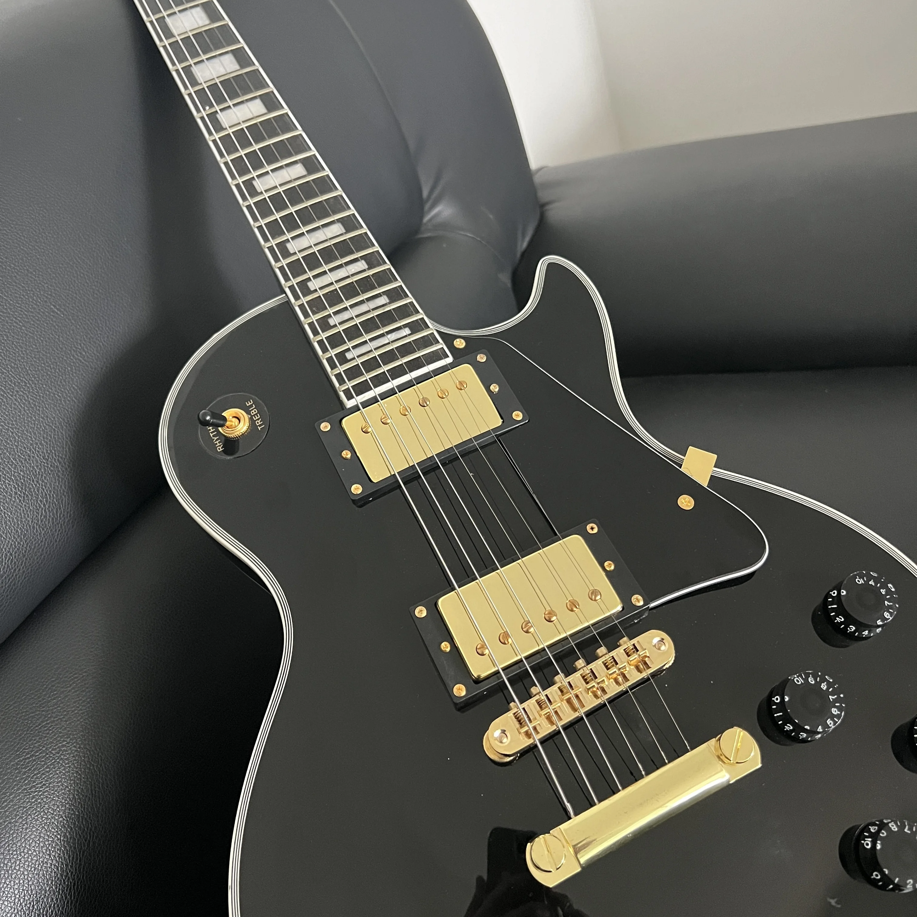 

Custom style Black Beauty Guitar Top Quality Golden metal parts Solid Wood Guitarra Freya Ebony in stock