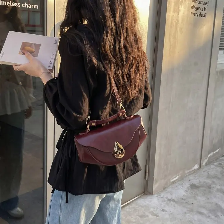 

Elegant Commuter Chic Designer Diaper Bag Unique Crossbody Handbag For Women Stylish Leather Messenger Purse