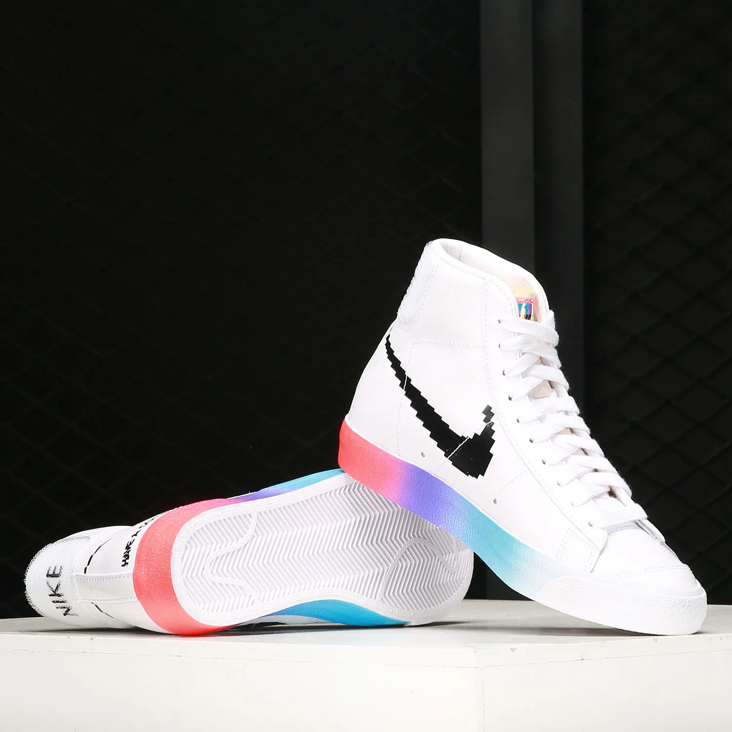 

Женские повседневные кроссовки Nike Authentic BLAZER MID '77 DC3281-101