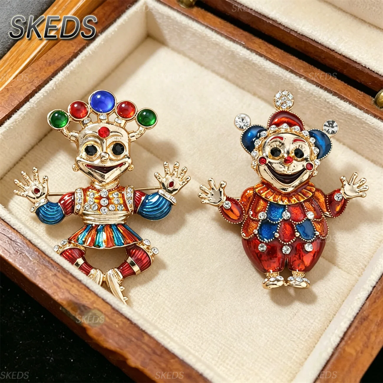 SKEDS Vintage Enamel Clown Brooch Rhinestone Circus Joker Lapel Pin Cute Cartoon Figure Brooches for Women Men Coat Suit Jewelry