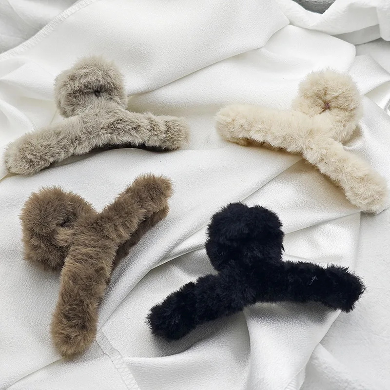 Imitation rabbit plush gripper, autumn and winter furry hair clip, gentle wind, internet famous hair clip, hair accessory at the