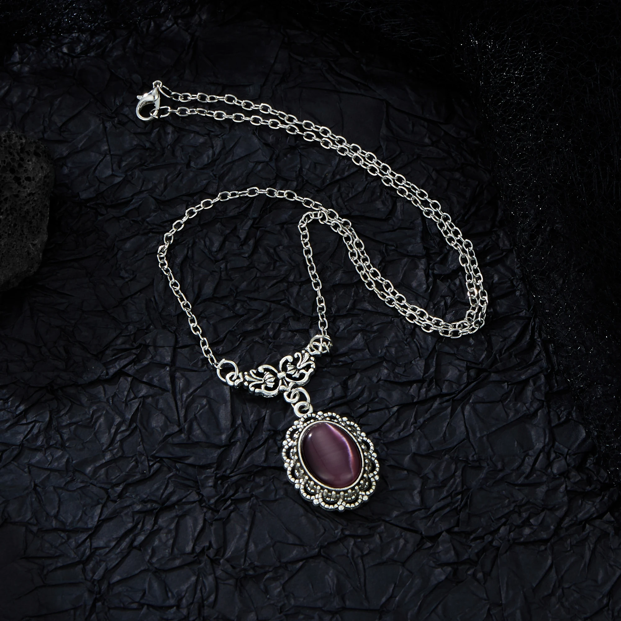 Vintage wiktoriański gotycki pusty grawerowany fioletowy szklany naszyjnik damski czarownica biżuteria akcesoria tajemniczy prezent