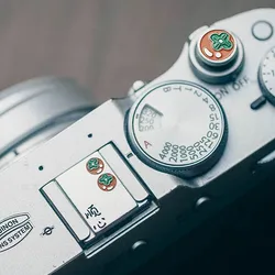 Camera Metal Hot Shoe Cover For Canon R5 R3 Sony A7C2 A7M4 Olympus E-M1O-M1 Nikon D850 ZFC Z8 Fujifilm XM5 Soft Release Button