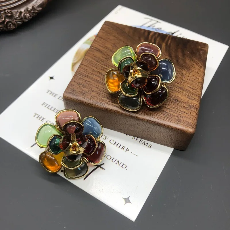 

Color Glazed Inlaid Three-dimensional Flower Three-layer Design Sense Medieval Earrings Niche Versatile Stud Earrings Ear Shot J