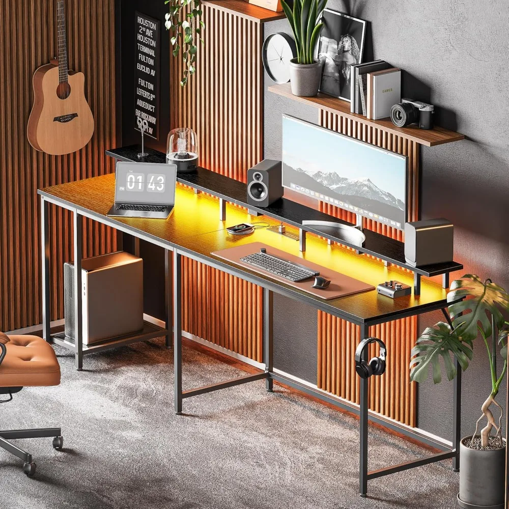 Scrivania da gioco a forma di L con luci a LED e prese di corrente