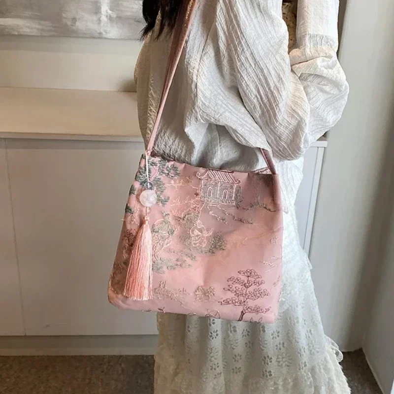 Hot Selling Chinese Style Embroidered Fashionable Women's Shoulder Bag 2025 Summer New Trend Large Capacity Handbag