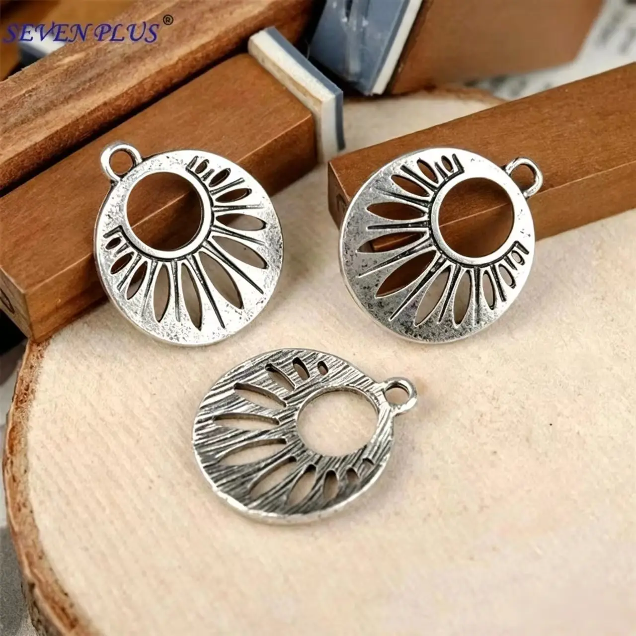10 Pieces/Lot 22mm*19mm Antique Silver Plated Sand Dollar Charm