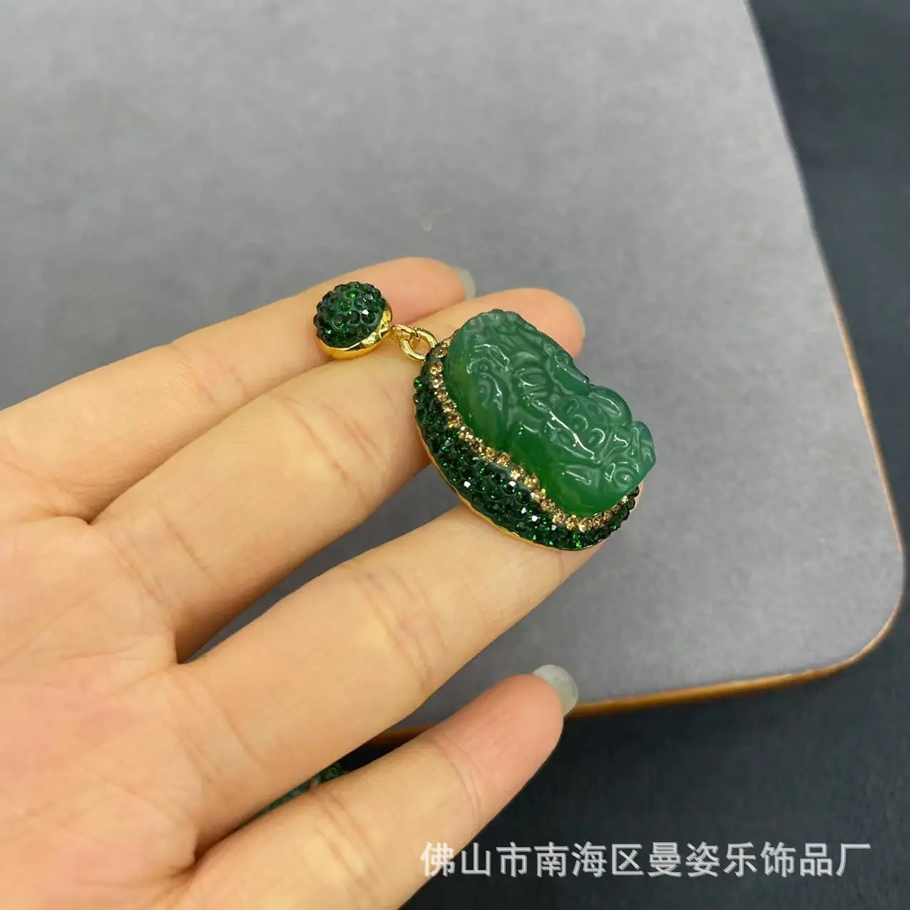 Natural agate chalcedony Pip clay inlay craft earrings Douyin French retro fashion natural stone earrings