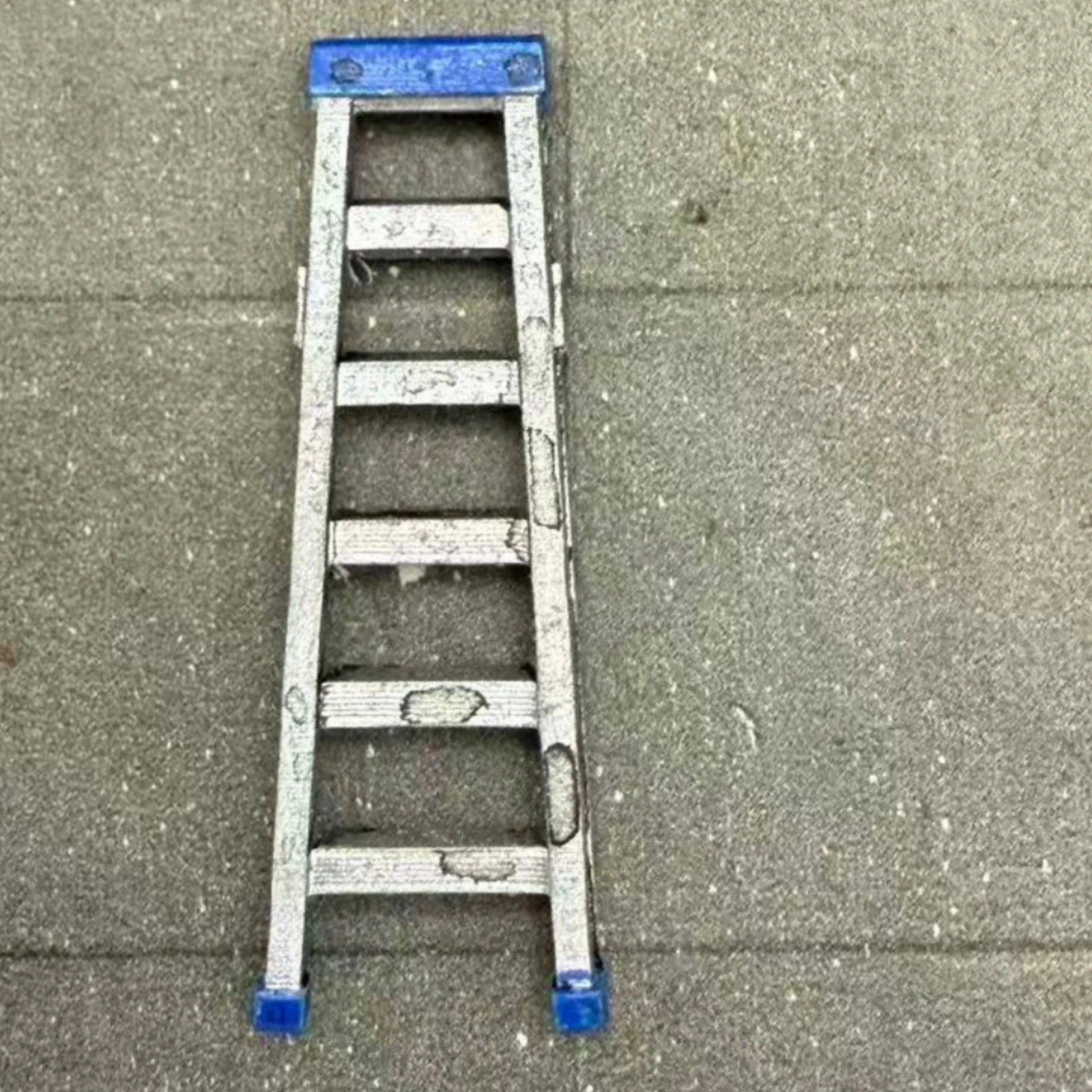 Miniature Step Ladder Weathered Miniature Ladder with Steps Diorama Prop Decorative Authentic for Hobbyists, Model Garage