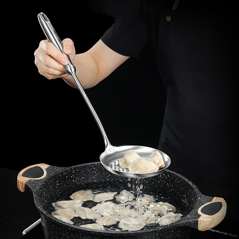 

LFGB Certification Pure 304 Stainless Steel Kitchen Colander with Hollow Design Heat Insulation Handle Cooking Sieve Strainer