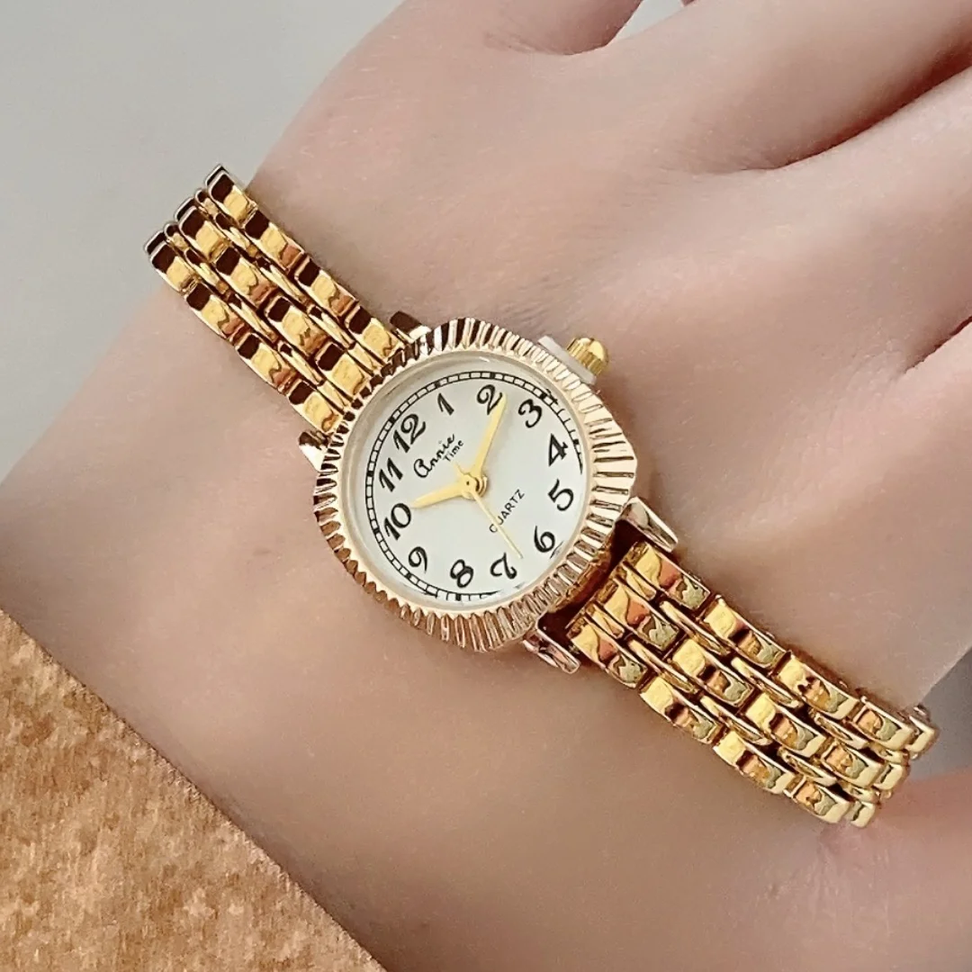 นาฬิกาข้อมือผู้หญิง หน้าปัดเรียบง่าย ระบบอนาล็อก ควอตซ์ สายโลหะผสม สไตล์ลำลอง สีทอง สีเงิน ของขวัญ นาฬิกาผู้หญิง