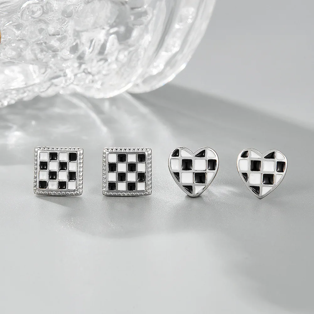 Chic S925 Sterling Silver Stud Earrings with Checkerboard Pattern and Heart Shape, Perfect for Any Outfit and Personal Style