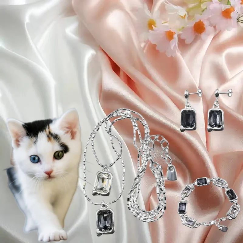 

New Square Crystal Silver Fashion Accessories Exquisite Earrings and Bracelet Set Cat Accessories Festival Gift