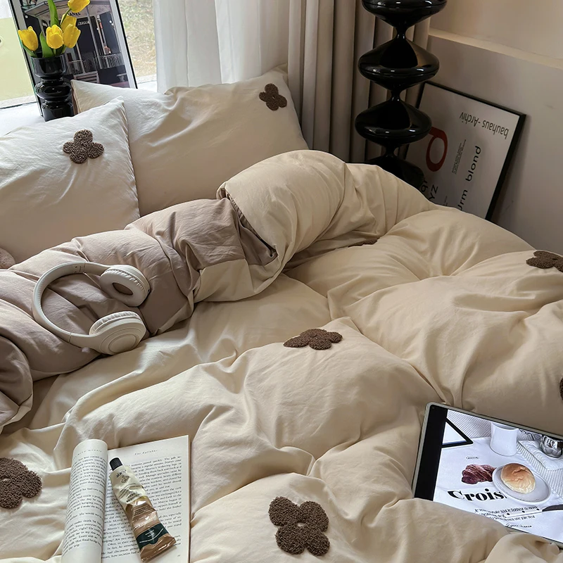 Ins Princess Style Duvet Cover Fourleaf Clover Warm Apricot Embroidered Velvet Comforter Bedding Sheets Set Home Decor Bed Linen