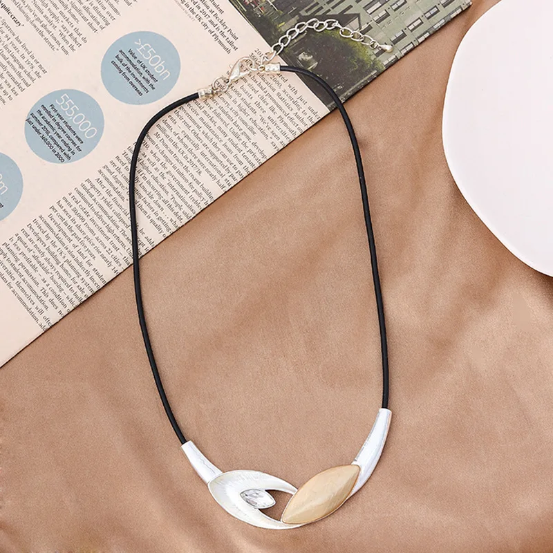 new products are hot, fashionable and atmospheric European and American necklaces, women's alloy contrasting colors, sh