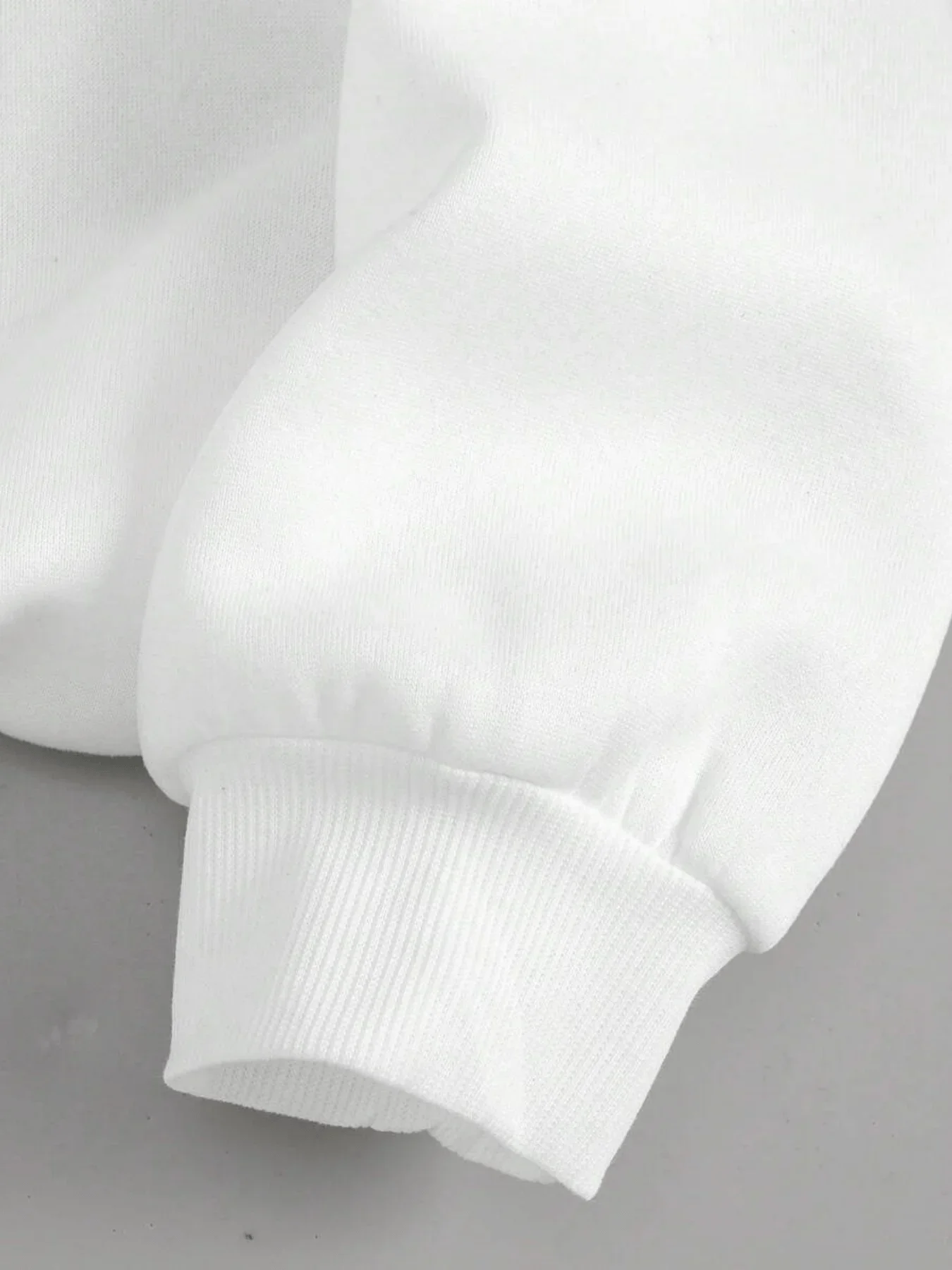 Met modieuze letterbedrukte hondenmama-patronen, modieuze dameshoodies, vakantie-outfits