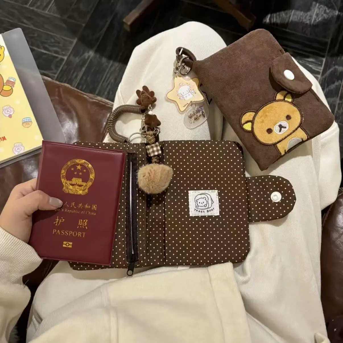 

Новая оригинальная вышитая сумка для паспорта с изображением медведя, универсальная вместительная сумка для хранения документов, портативный дорожный кошелек для монет, милый подарок
