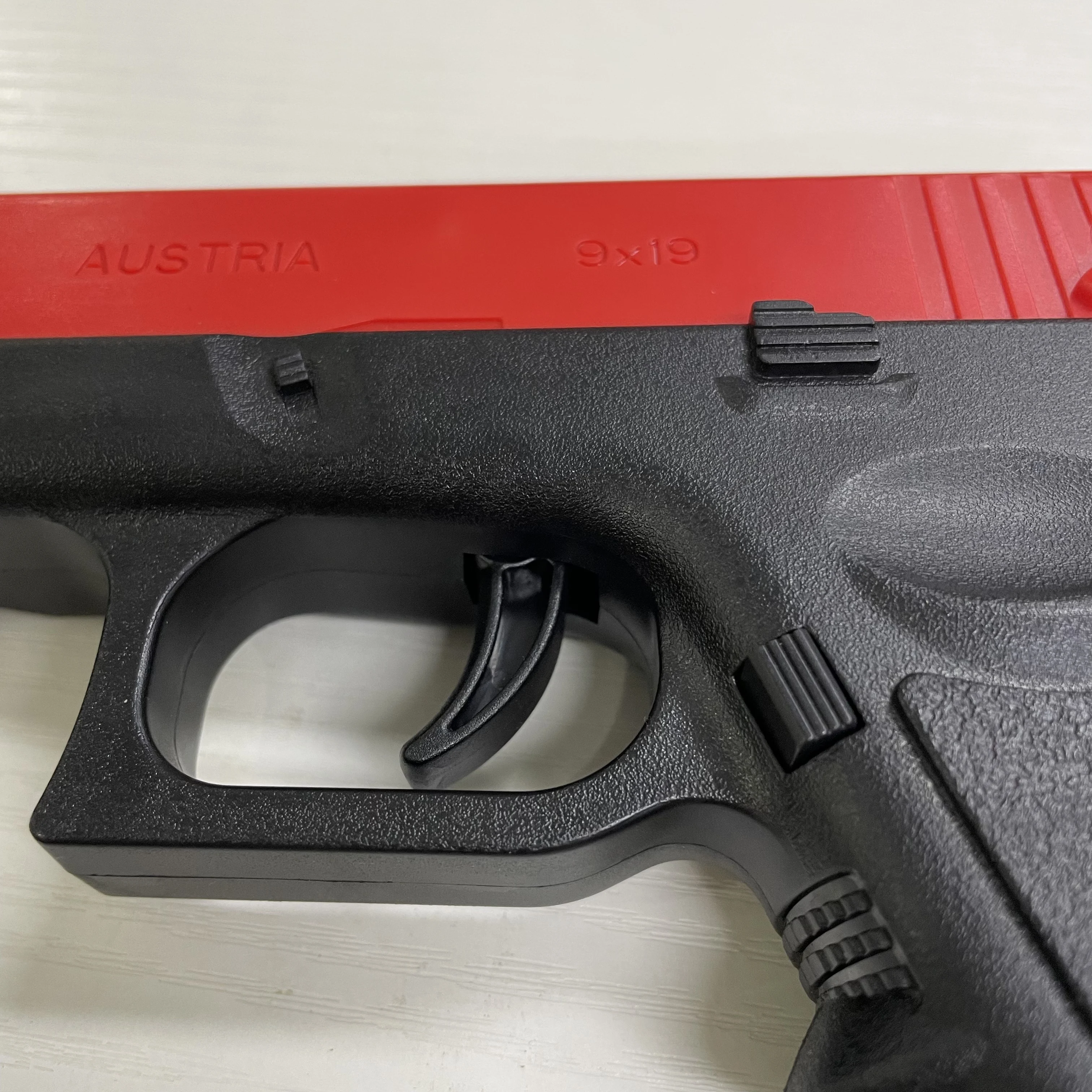 G17 Ciągłe rzucanie pancerza Desert Eagle Model pistoletu dla dzieci Chłopięcy pistolet Pusta komora Wiszące pociski 6-8 mm