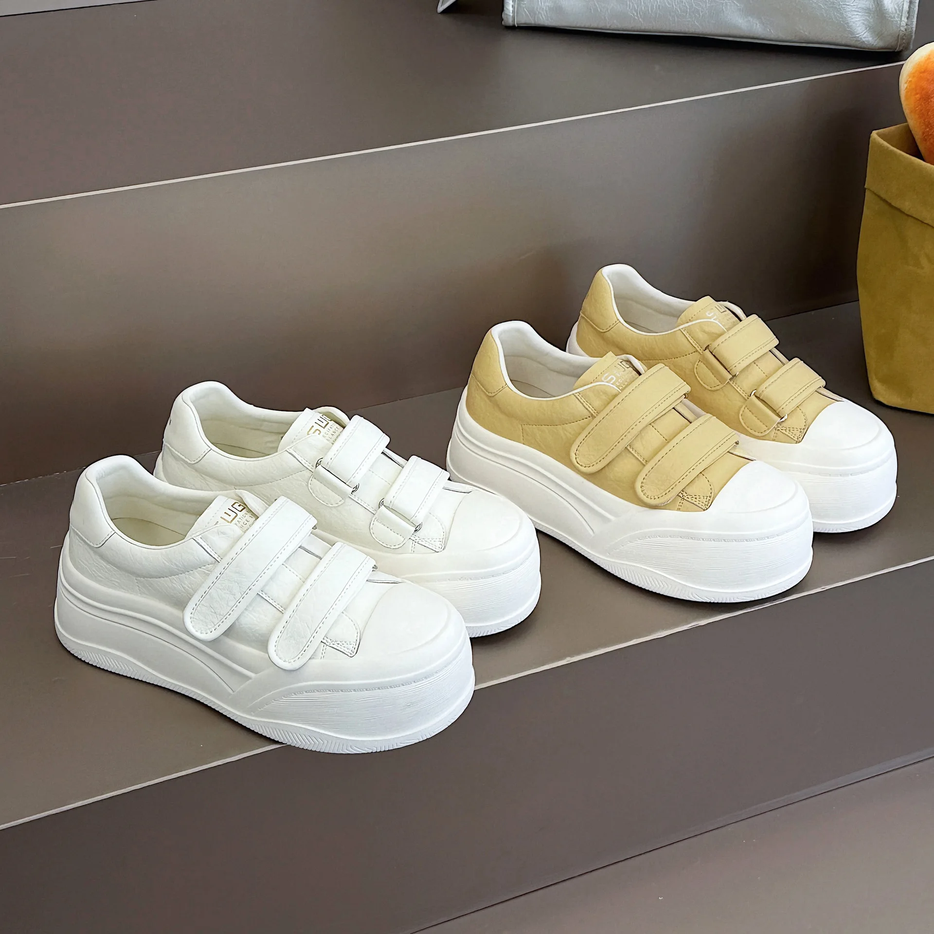 Women's shoes autumn 2026 new thick soled sponge cake white shoes bread shoes casual women's shoes