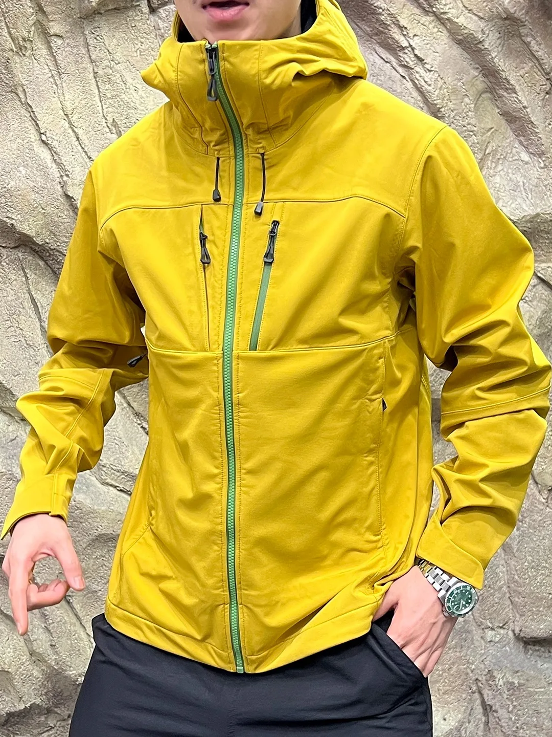 

High-End Fully Taped Waterproof Windproof Fce Lined Hooded Soft ell Jaet Men's Autumn Winter Outdoor Sle Zipper Closure