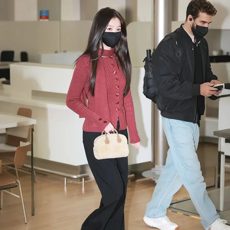 

【Gift Free】2026 Early Spring Women Burgundy Slim Fit Knit Sweater, Matching Scarf, Round Neck, Shoulder Button Top