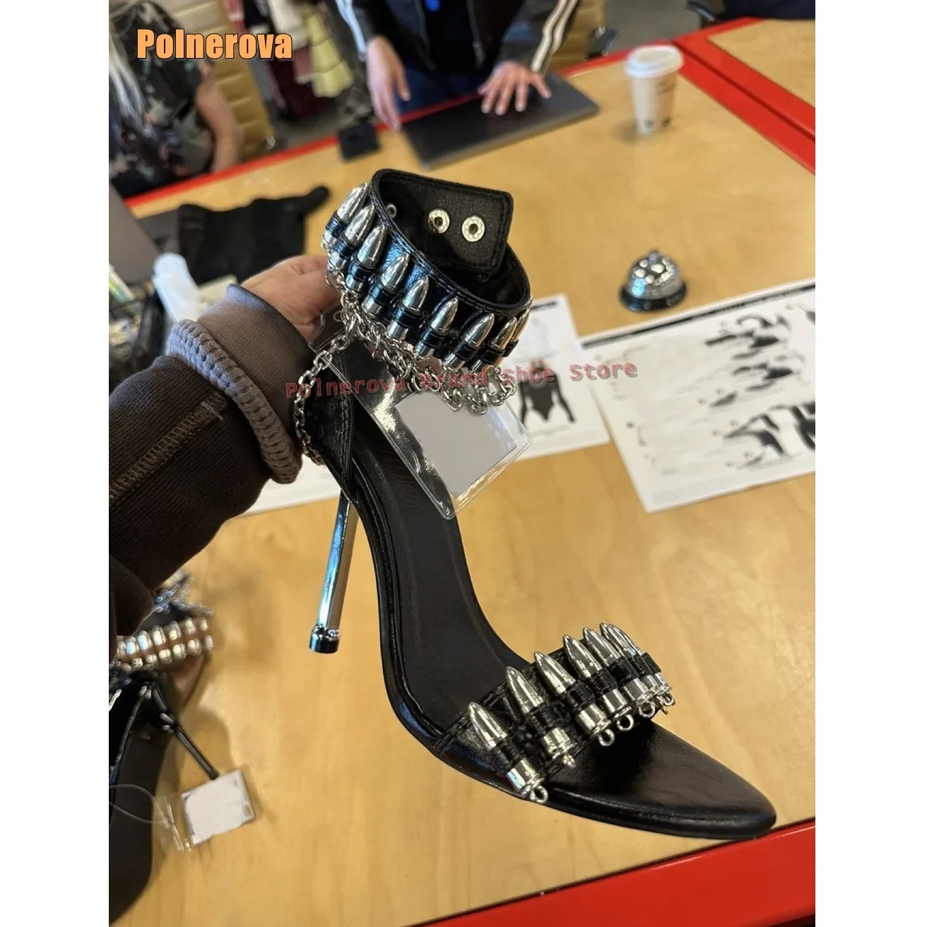 

2025 New Catwalk Bullet Chain Sandals Party New Style Round Toe Metal Heels Ankle Strap Women Sexy Fashion High Heels Summer