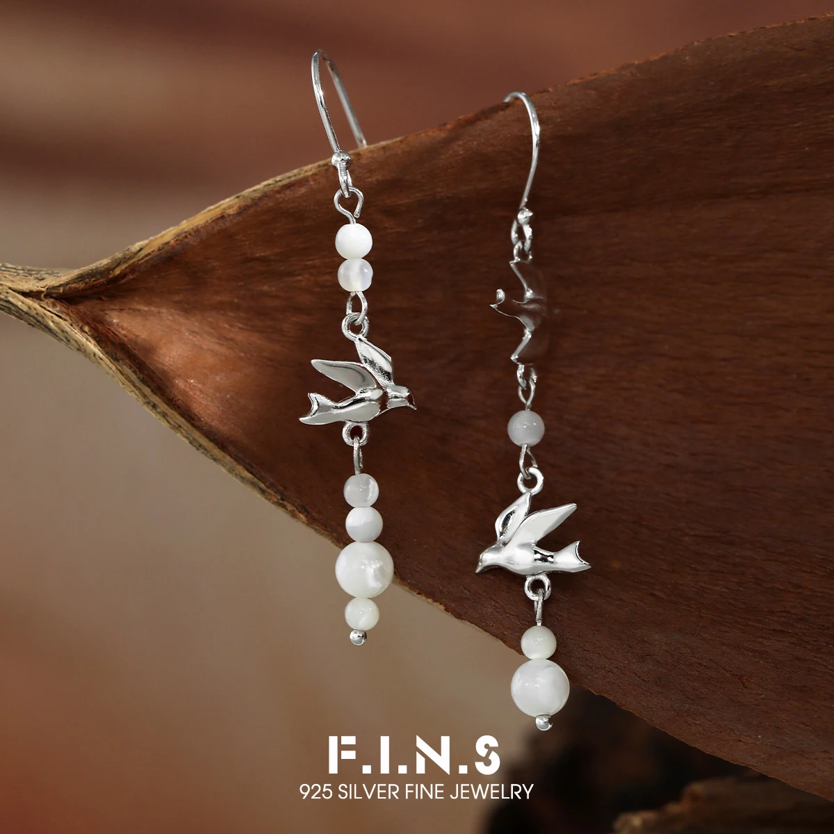 

F.I.N.S оригинальные серьги-крючки из стерлингового серебра S925 с летающей птицей и белыми бусинами, простые роскошные висячие серьги-капли, ювелирные аксессуары