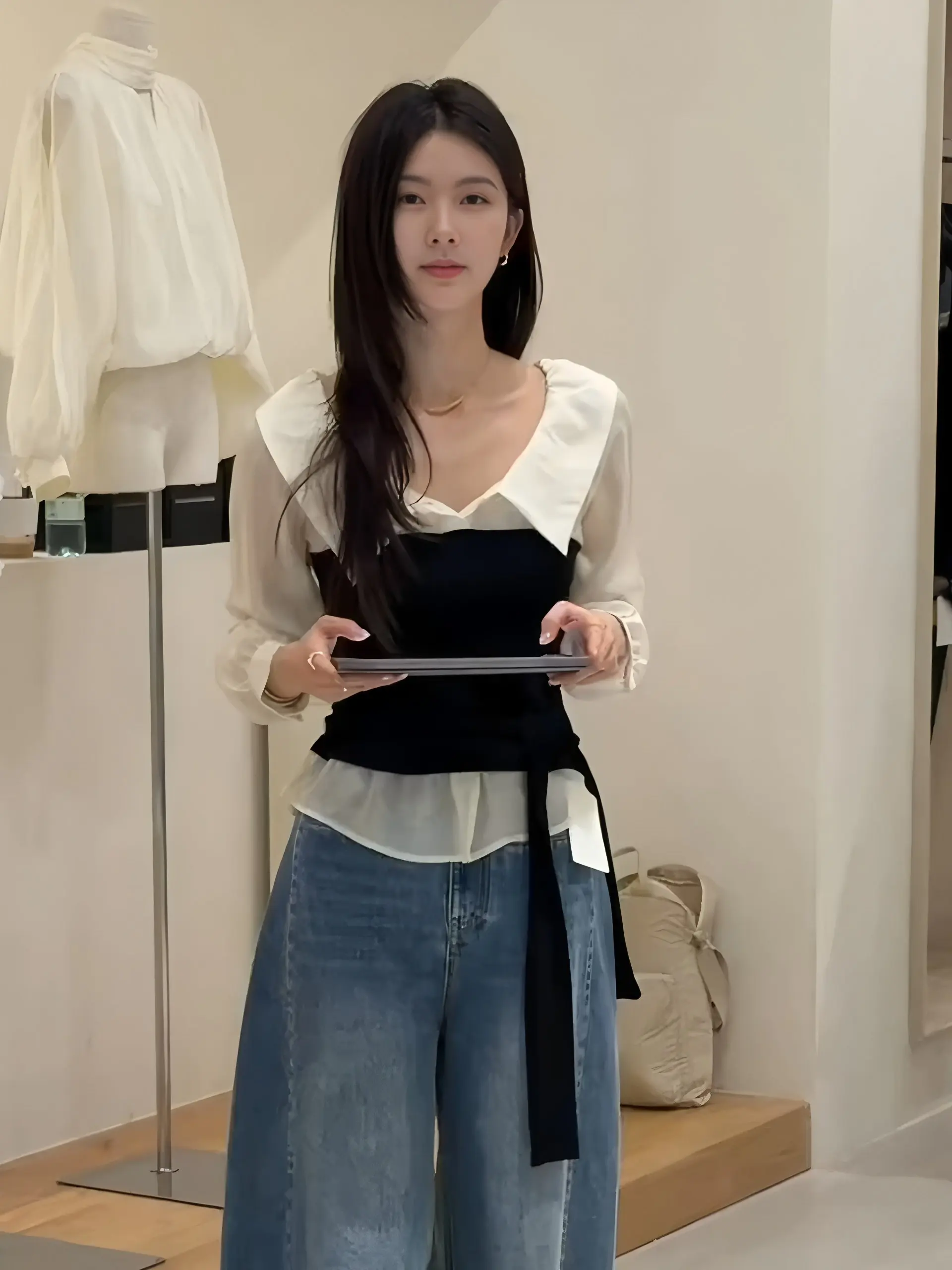 

Элегантная женская рубашка с длинными рукавами, кружевной отделкой спереди и сзади, V-образным вырезом, облегающего кроя, во французском стиле, дышащая и удобная.