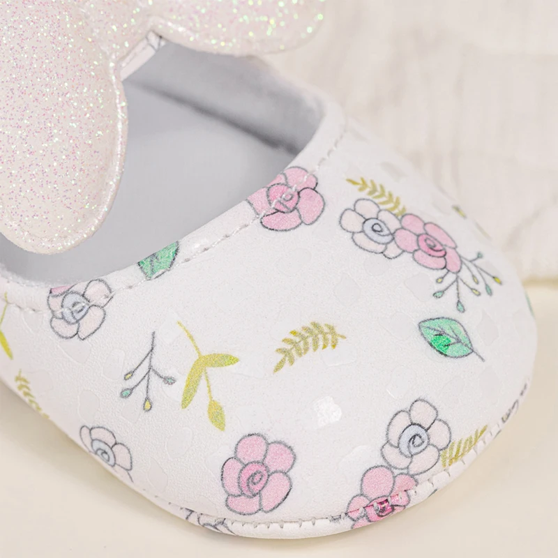 أحذية الأميرة اللطيفة للفتيات الصغيرات من جلد البولي يوريثان مطبوع عليها زهور أحذية مشاية أولى غير قابلة للانزلاق أحذية نعل ناعم للرضع