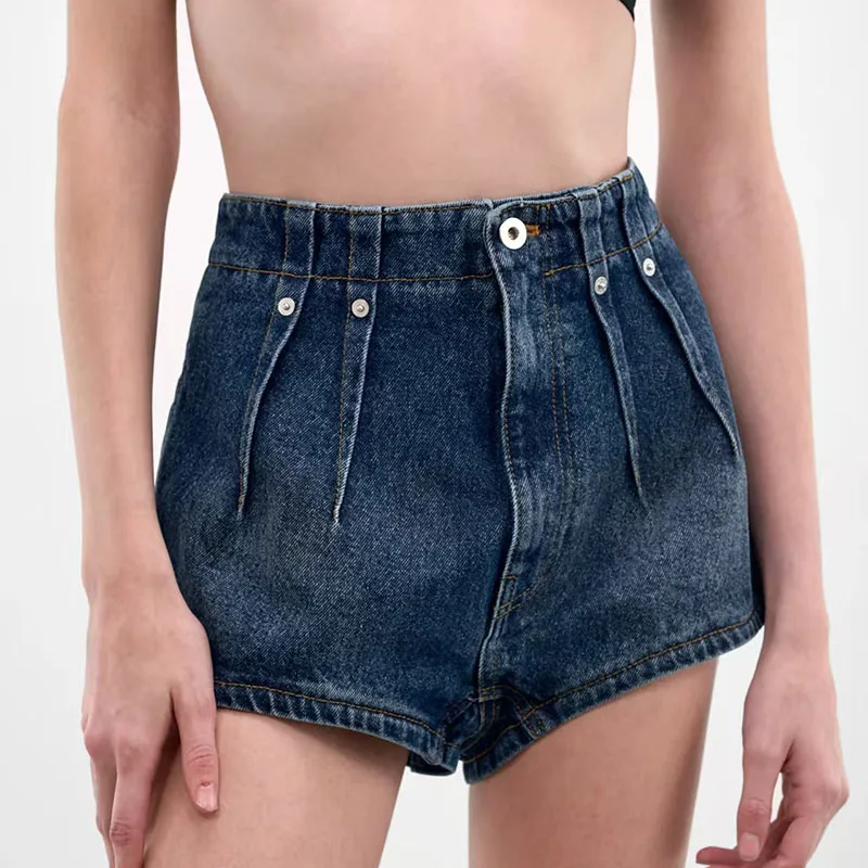 

High-waisted slim-fitting pleated denim shorts for women, 2026 new style, classic and versatile A-line wide-leg shorts
