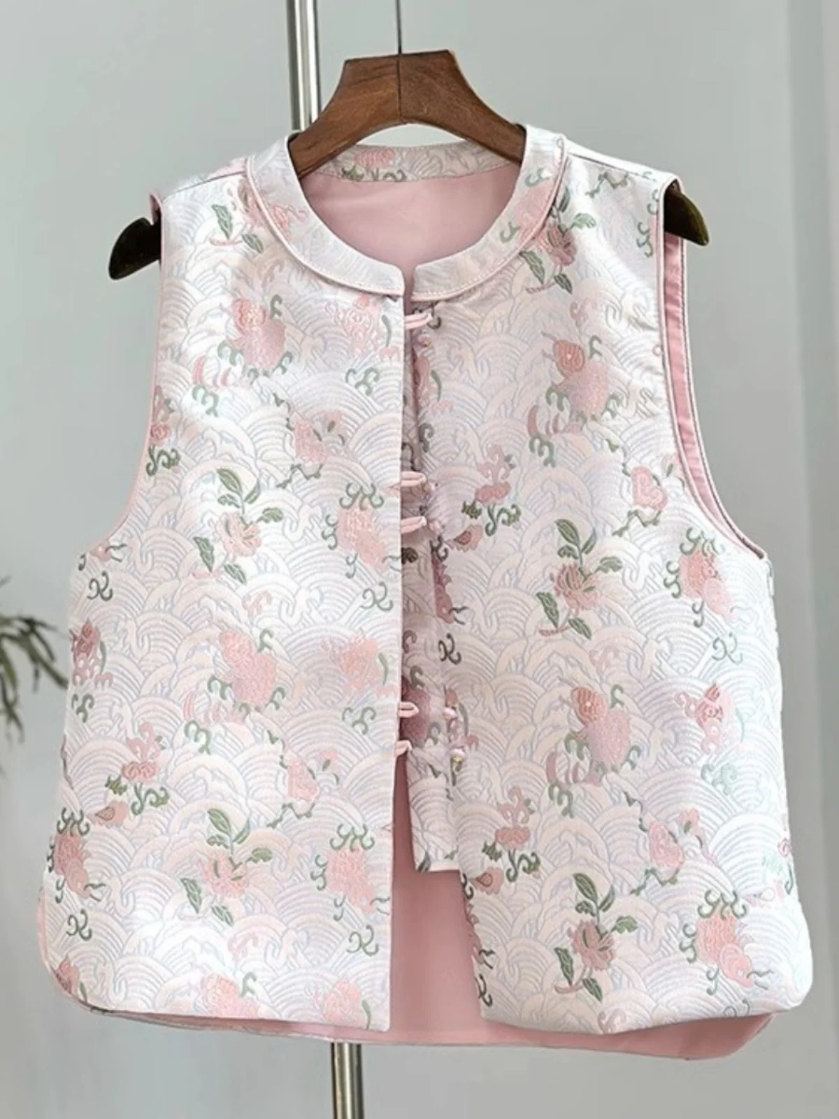 

Новая женская жилетка в китайском стиле, весна 2025, высококачественная, в стиле ретро, с пуговицами, модифицированный топ в стиле Тан с подплечниками, для повседневной носки