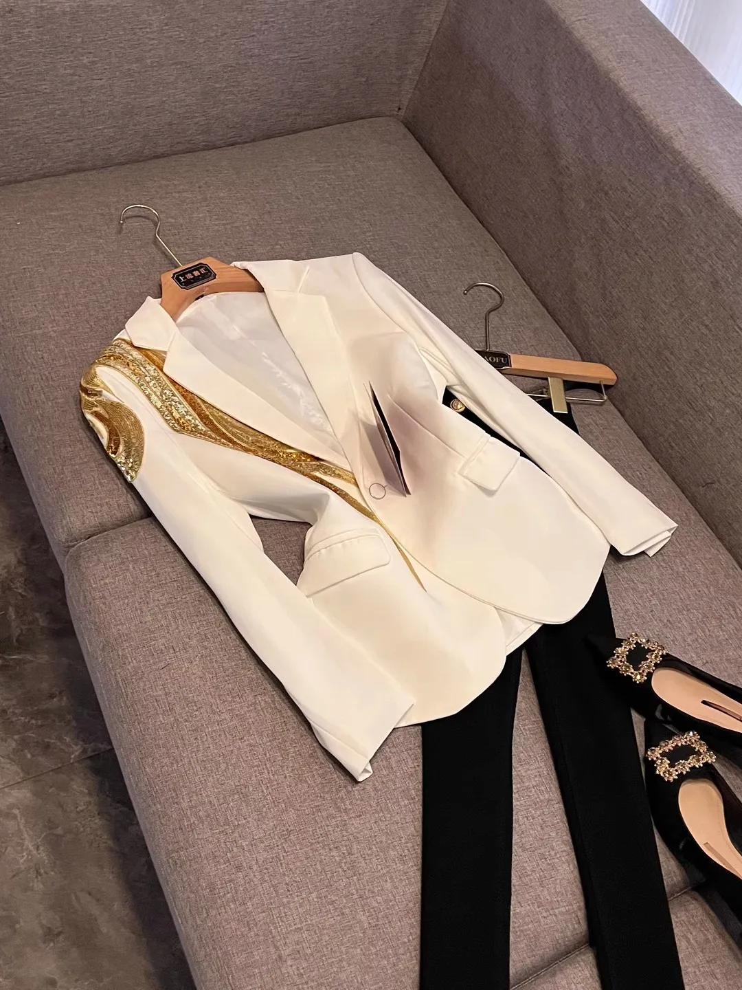 

Retro Embroidered Gold Jaet Casual Suit Outerwear for Singers Stage Performances And Parties Women's Long Sve Formal Wear