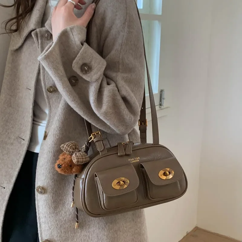 

Luxury Brand Messenger Bag Women's Leather Finish Famous Designer Crafted Versatile and Functional