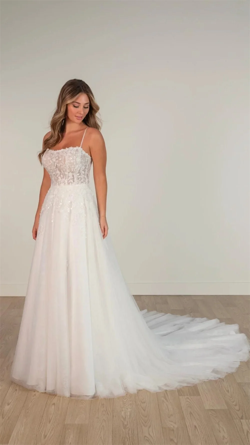 Tokyo Customized White Spaghetti Strap Wedding Dresses Sleeveless Back Zip A-Line Bridal Gown Tulle Court Train Wedding Gown