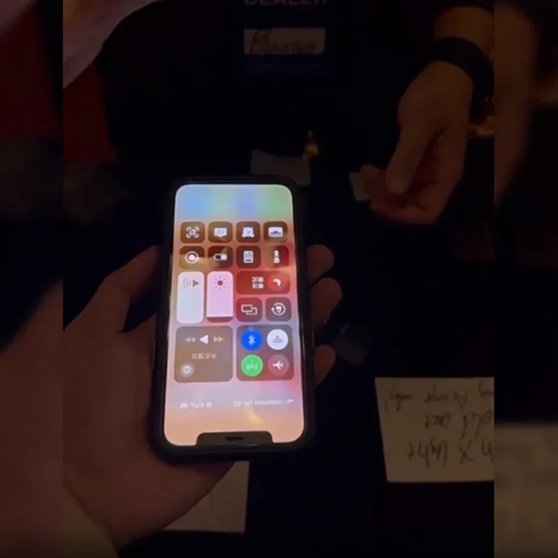 الخدع السحرية تحطم الحيل دفعت تحطم الهاتف والانتعاش متعة التحكم في العقل ماجيا الساحر عن قرب أوهام الشارع الدعائم