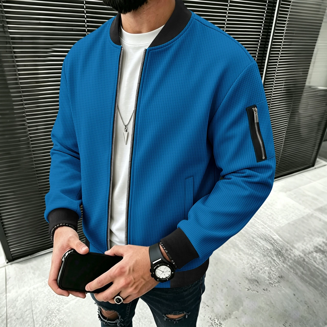 Herrenjacke aus Waffelstrick mit geripptem Baseballkragen, lässige Fliegerjacke mit durchgehendem Reißverschluss, mit Reißverschlussmanschetten und Taschen, lässiger Stil. – Detail 14