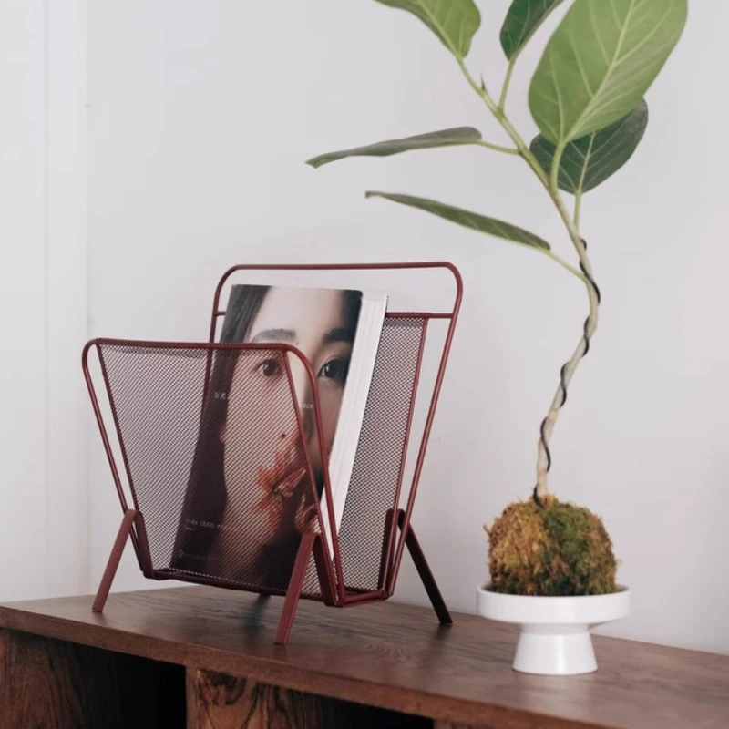 Minimalist Magazine Rack Red Wire Mesh Design Newspaper Stand Scandinavian Storage Organizer for Living Room Office Display